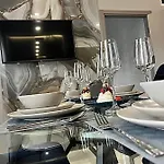 Apartment Family Boutique 1 *