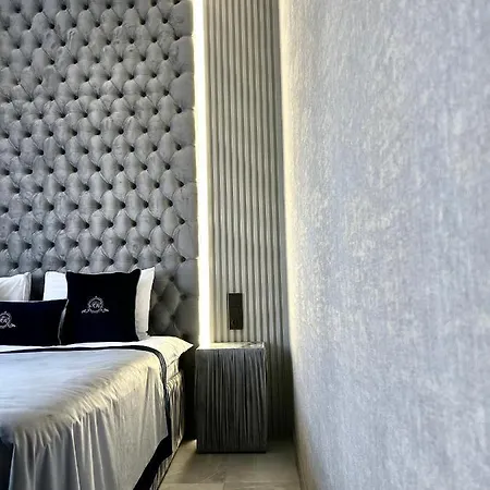 Family Boutique 1 - Two Bedroom Λβιβ