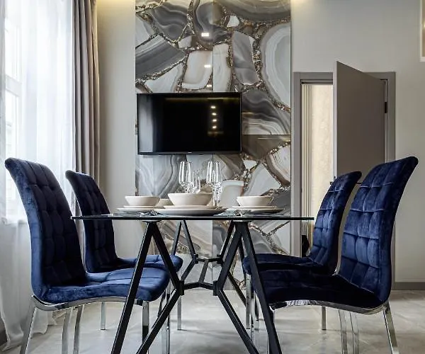 Family Boutique 1 * إلفيف