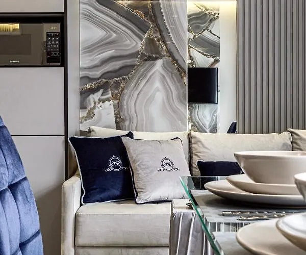 Family Boutique 1 * リヴィウ